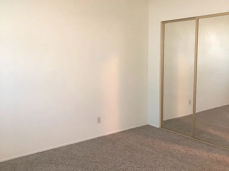 925 Hasvold Dr — Photo 9