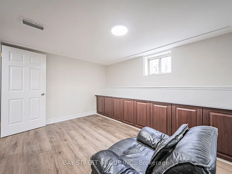 538 Queens Dr #BASEMENT — Photo 18