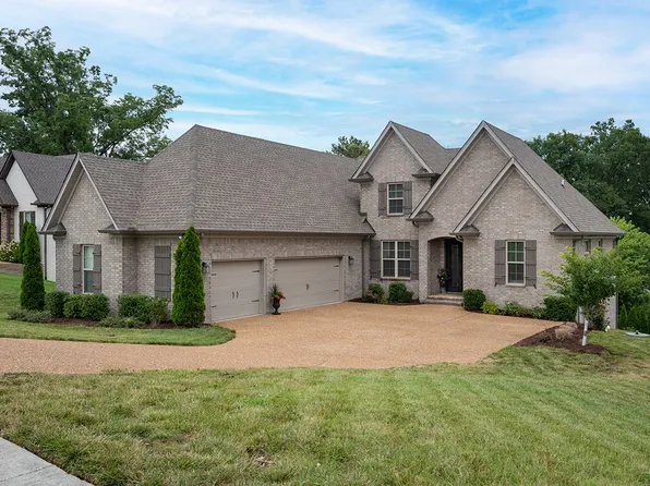 1110 Luxborough Dr, Hendersonville, TN 37075