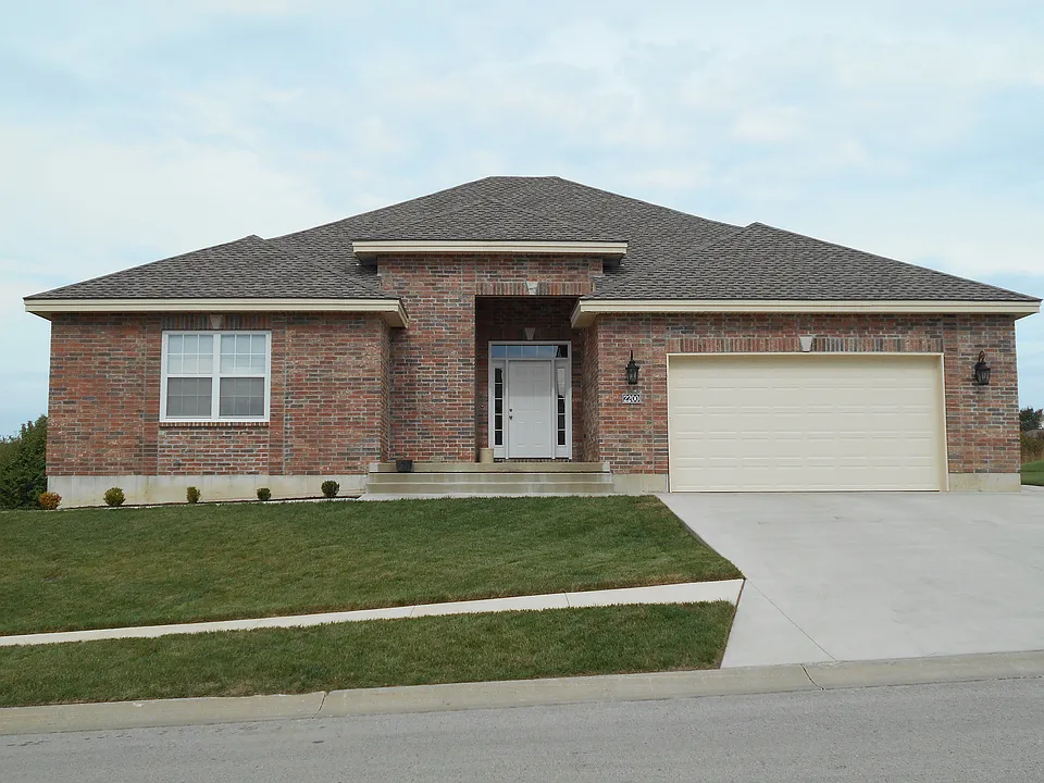 2122 NE Sparta Dr