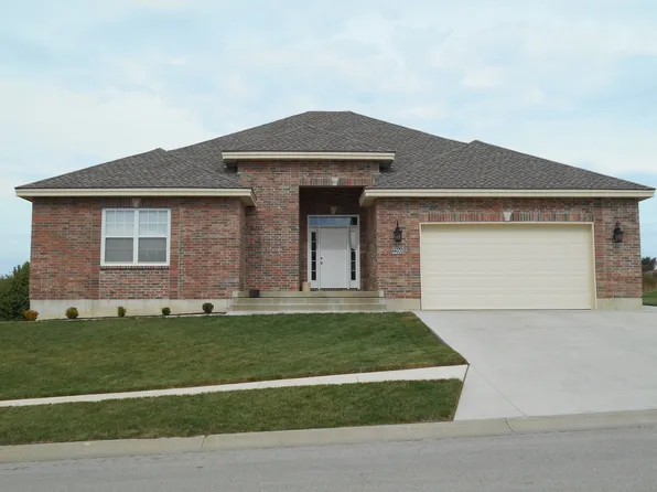 2122 NE Sparta Dr, Blue Springs, MO 64029