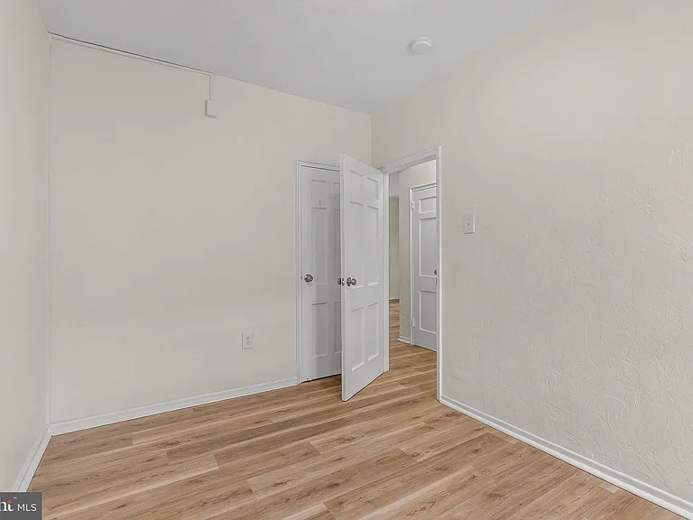734 N Terrace St #D — Photo 8