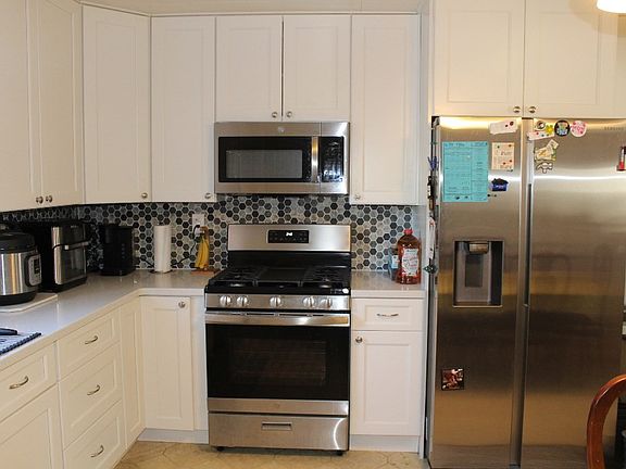 2nd image of 2250 Gillette St