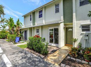 817 Crystal Lake Dr, Pompano Beach, FL 33064