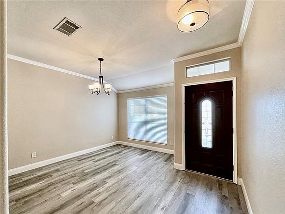 2nd image of 1807 Ascot Ln