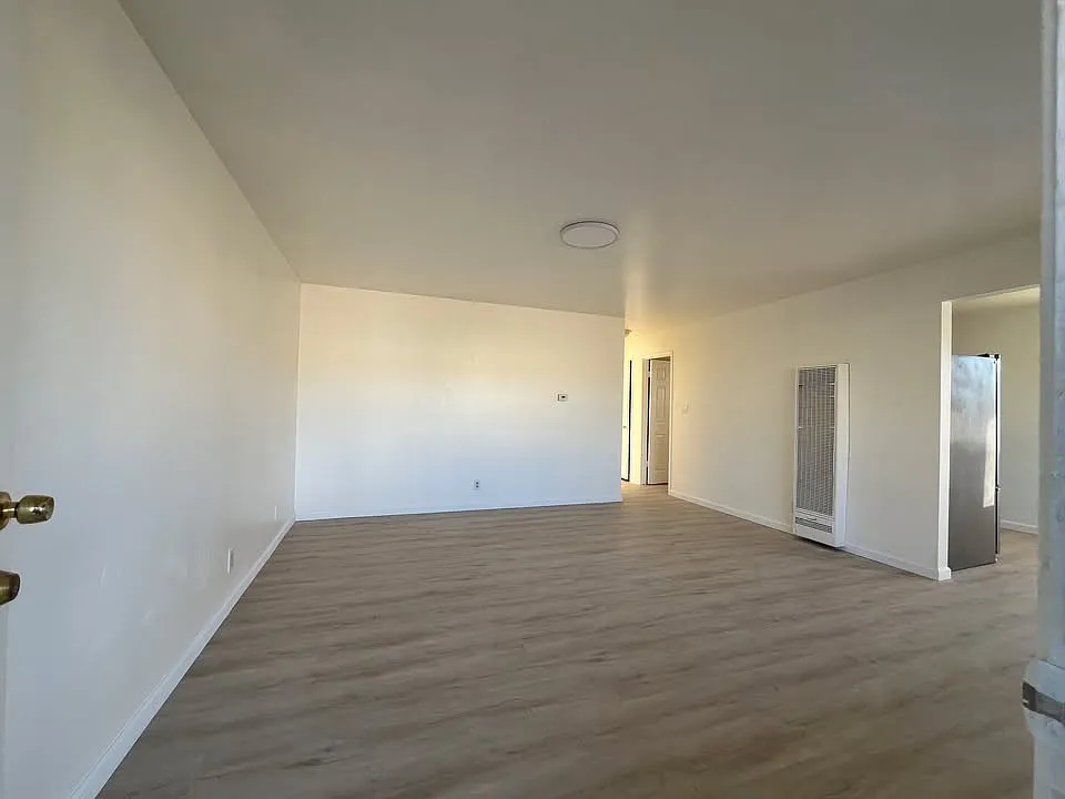 2 bed, 790 sqft, $2,400 — Photo 2