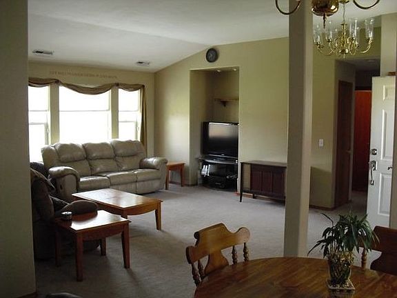 3rd image of 8812 W Bonnie Ave