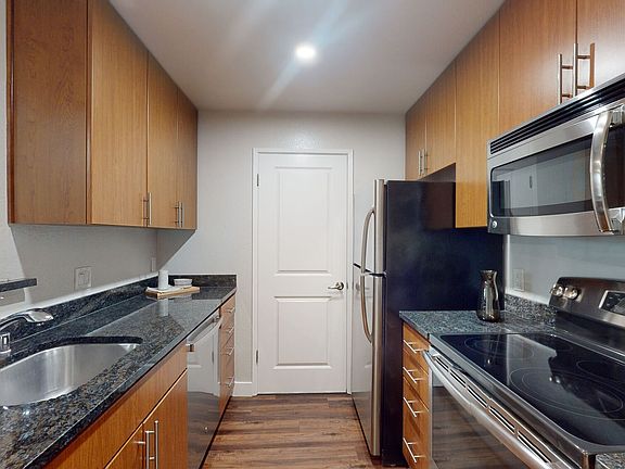 5th image of 1050 Benton St #3202