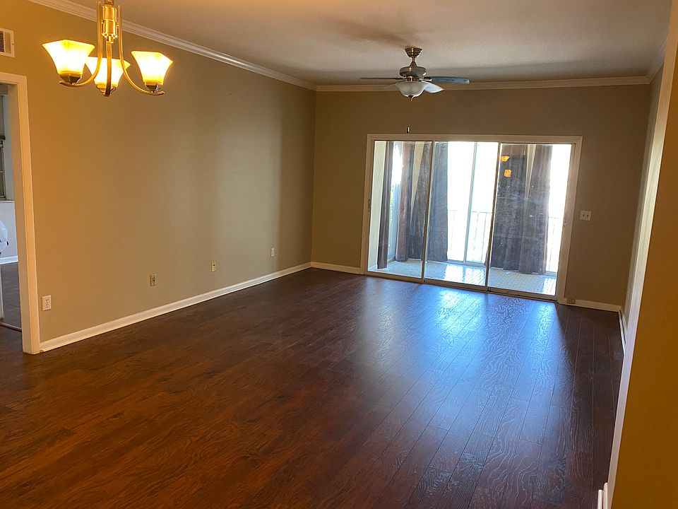 Living and dining room and glassed in portch. Beautiful