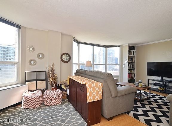 5th image of 899 S Plymouth Ct APT 1104