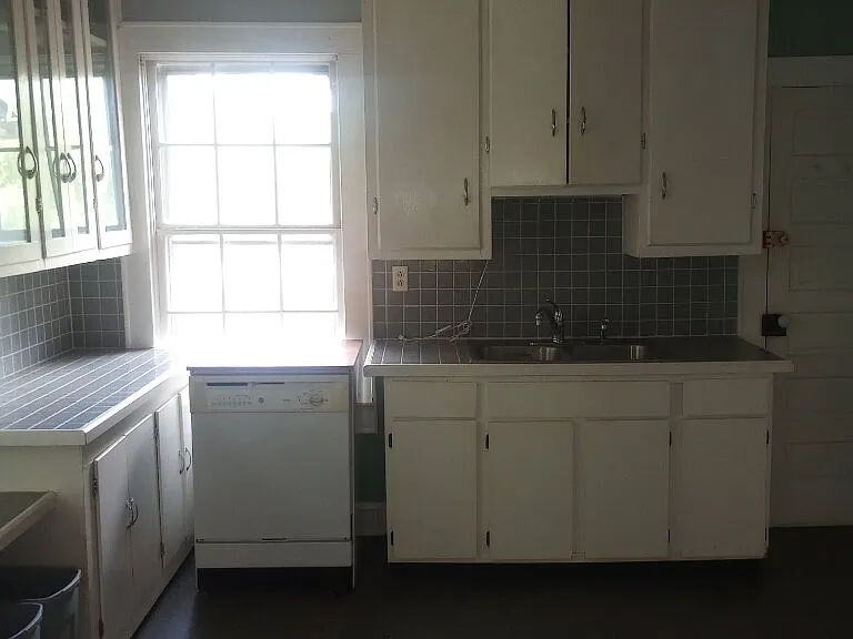 422 N Garrett St — Photo 8
