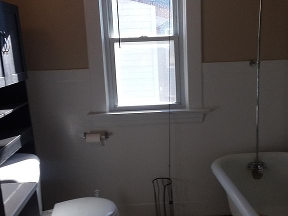 4th image of 44 Durham Ave