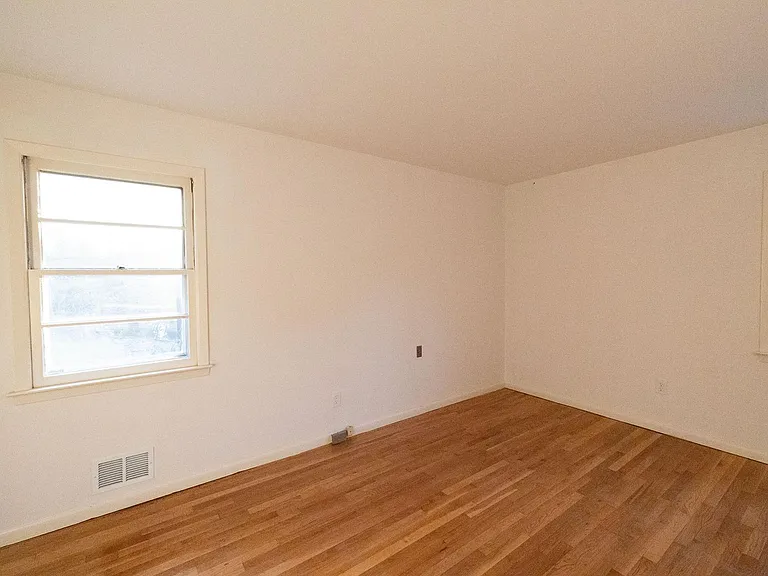 138 Grant Ave — Photo 12