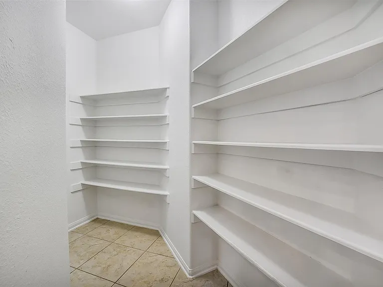 7014 Spruce View Ct — Photo 13