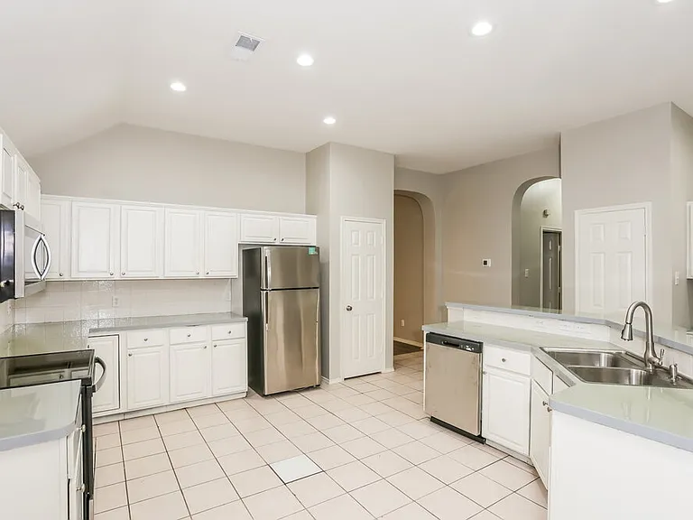 4617 Seneca Dr — Photo 8
