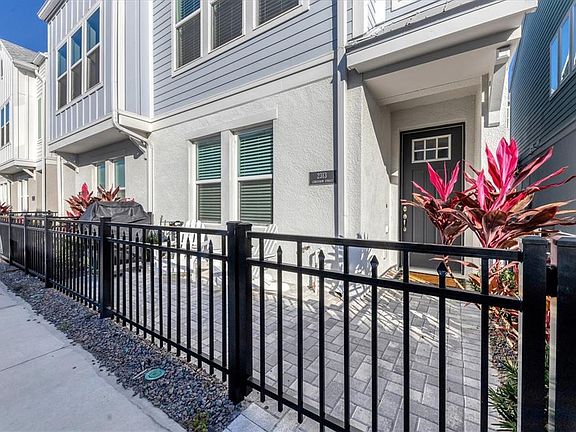 3rd image of 2313 Lindstrom St
