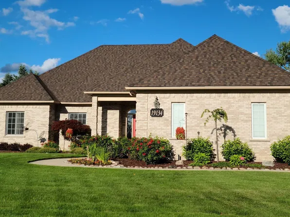 19134 Levan Ct, Livonia, MI 48152