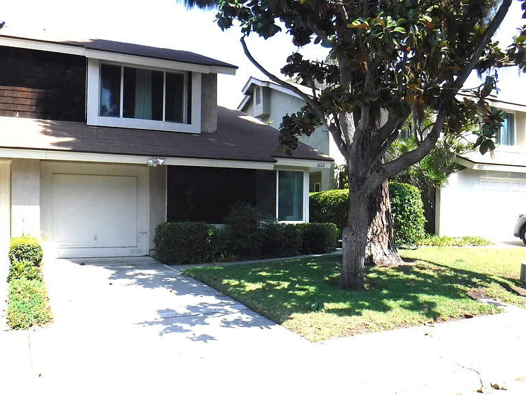 1612 Bridgeview Dr — Photo 1