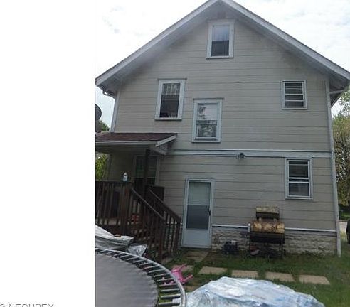 3rd image of 1453 East Ave