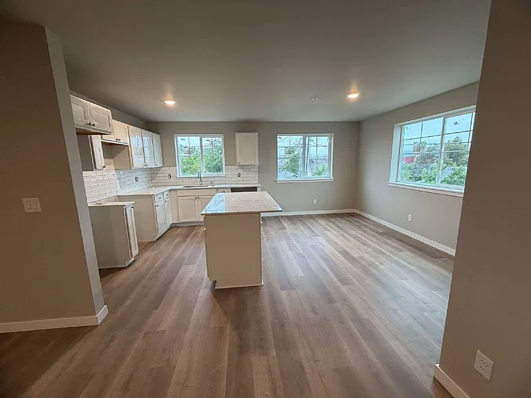 119 Rainier Ave S #201 — Photo 3