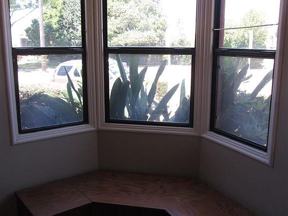 4th image of 301 Bowling Green St