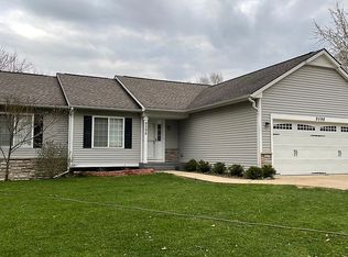 9598 Rustic Cir, White Lake, MI