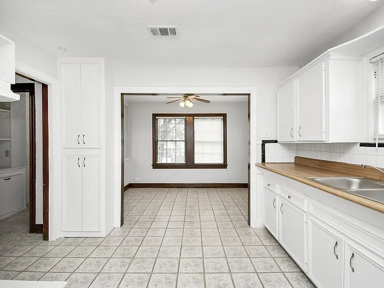 109 Amundsen St — Photo 11