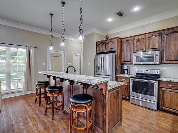 5th image of 139 Greenfield Cir