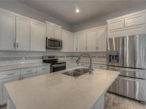 120 Meadowood Dr, Bastrop, TX 78602