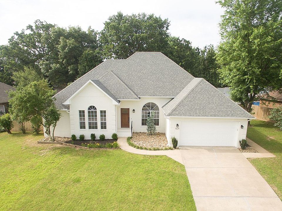 1st image of 1824 Heritage Dr