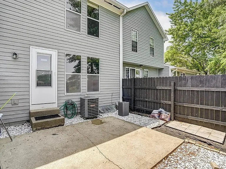 6406 Amber Ct — Photo 24