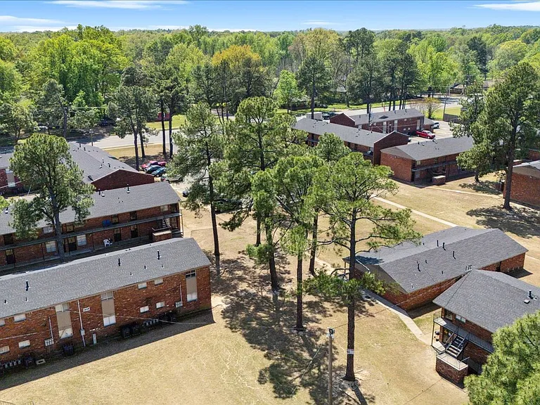 Welcome to Holmes Pointe Apartments! — Photo 3