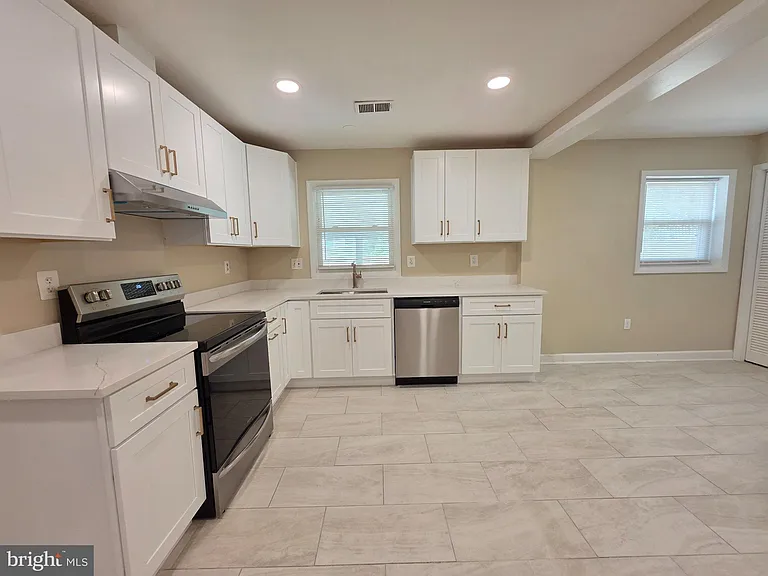 2090 Jason Ct — Photo 15