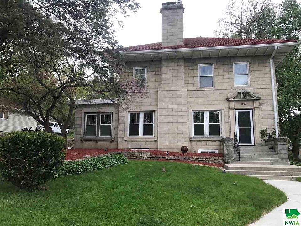 1st image of 1809 S Hennepin St