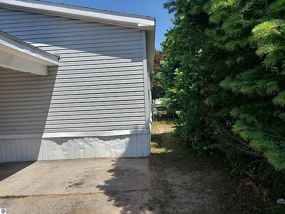 2nd image of 2336 Leisure Ln