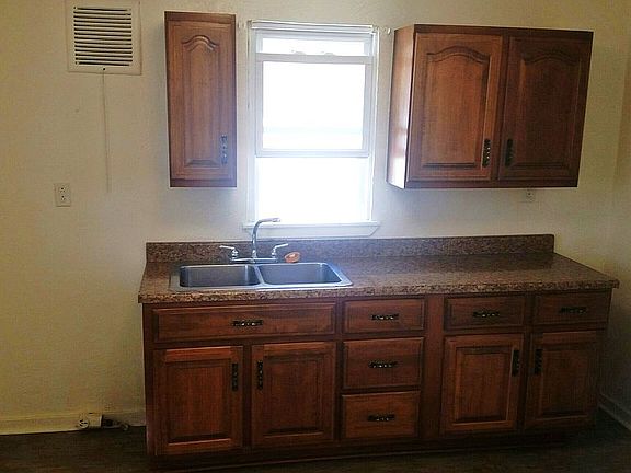 3rd image of 223 Main St