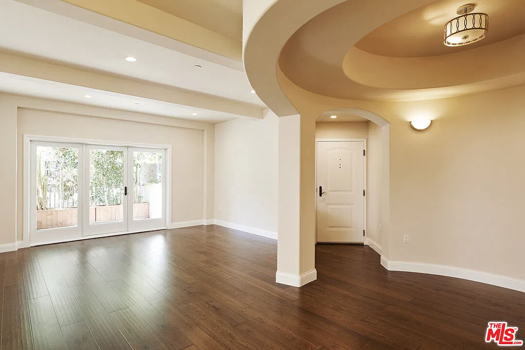 3 bed, 2.5 bath, 2500 sqft, $6,995 — Photo 3