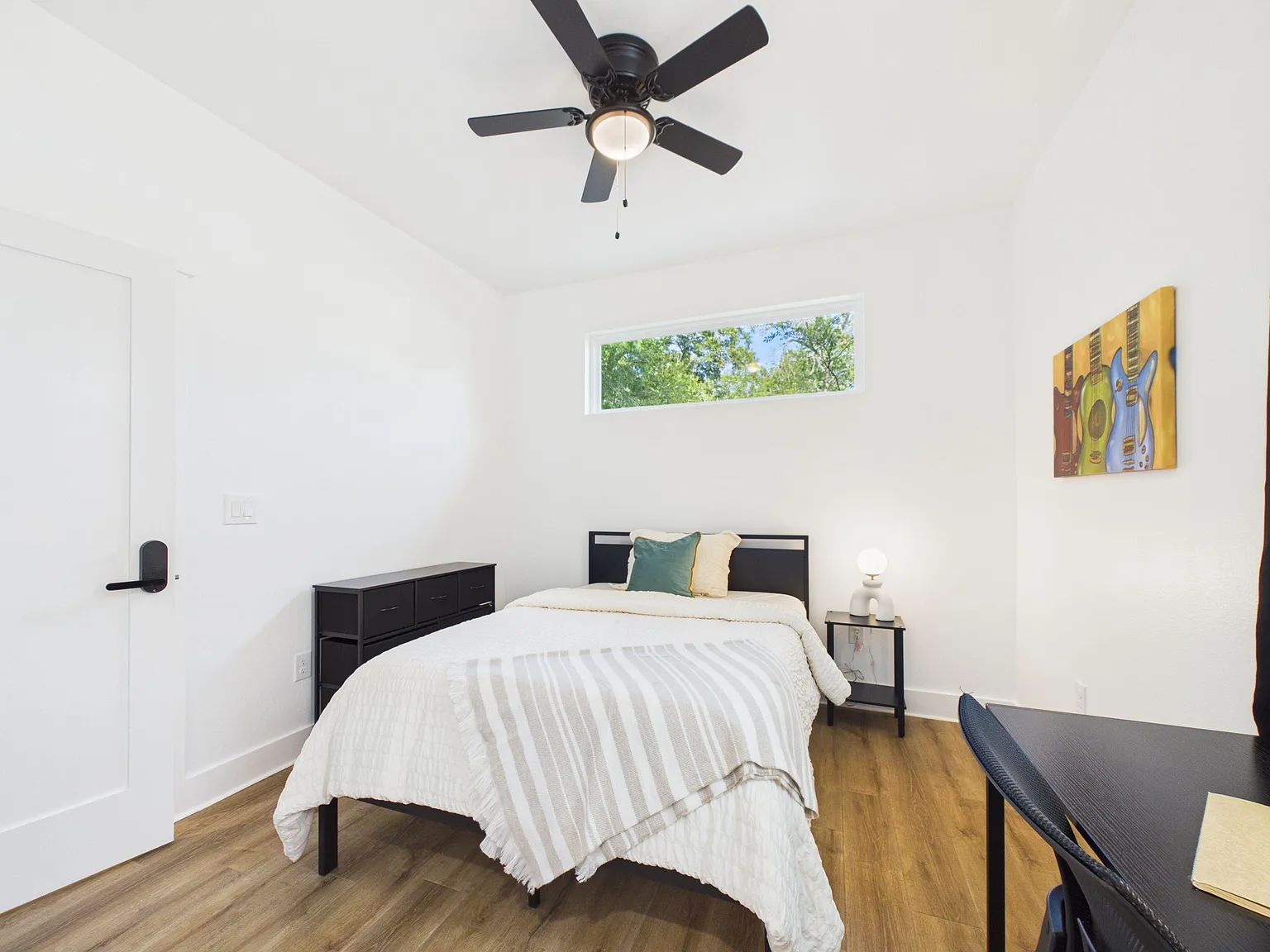 4 bed, 5.0 bath, 2400 sqft, $1,364 — Photo 2