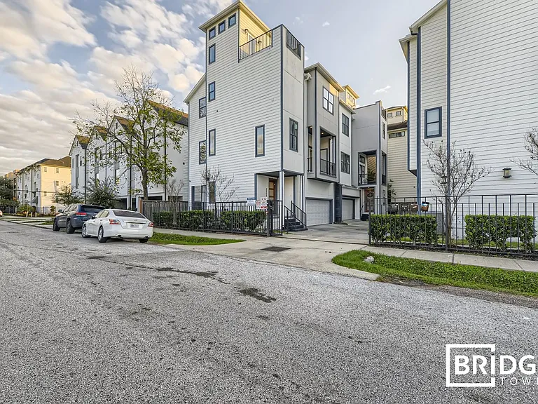 2208 Arabelle St — Photo 25