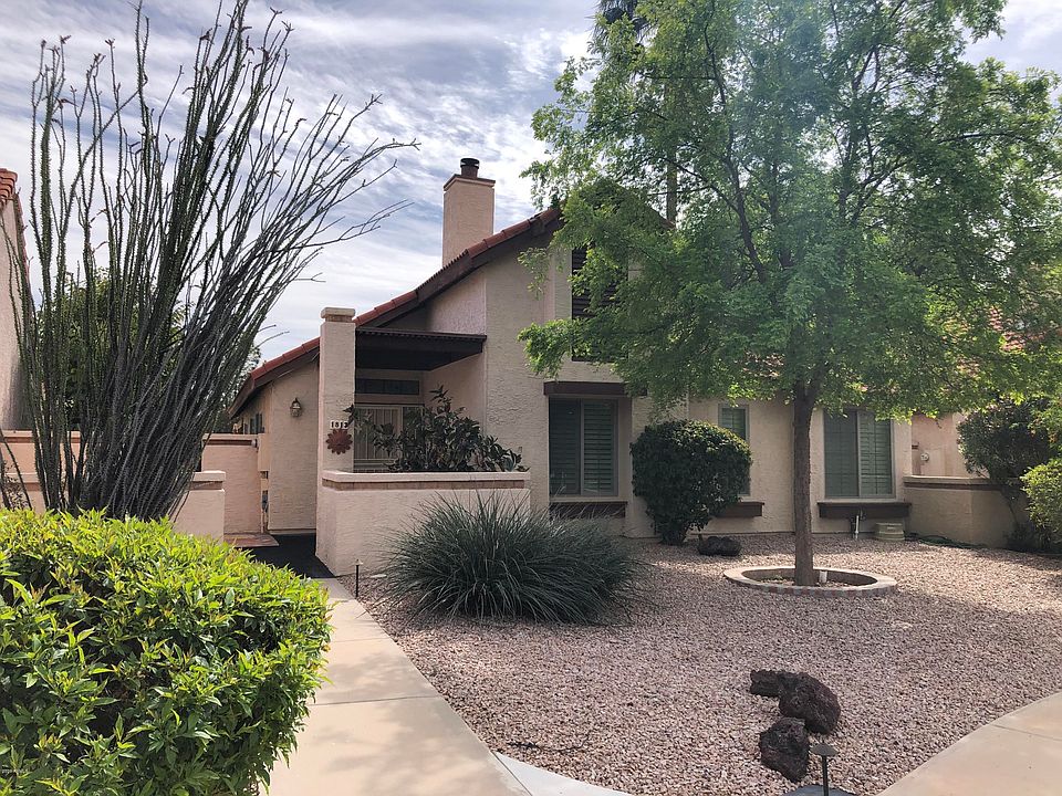 1st image of 1813 E Velvet Dr