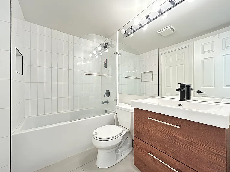 908 W 7th Ave #406 — Photo 10