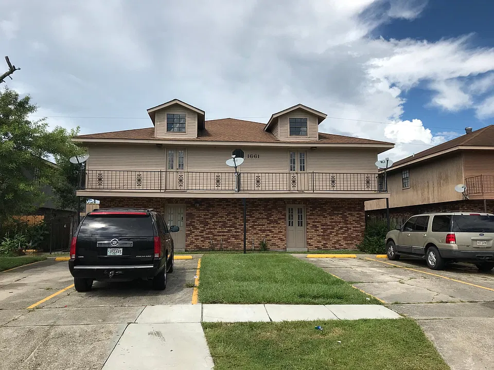 1661 Alexander Ct