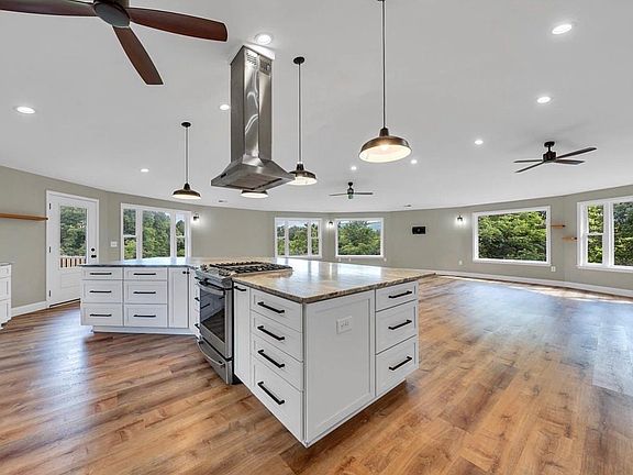 5th image of 3202B Mathews Ln