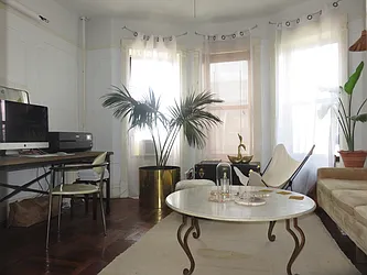 Rented by Rennit Inc.