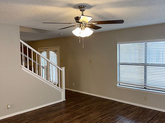 4th image of 822 Meadow Dale