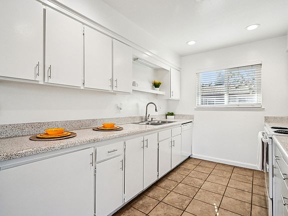 Kitchen Unit 12