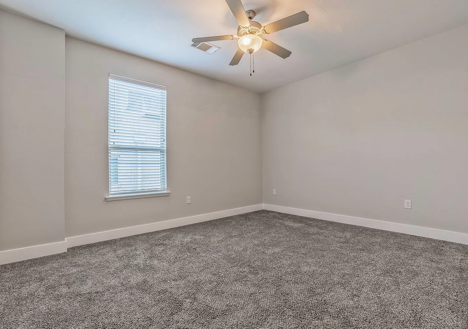 6051 Ross Avenue — Photo 3