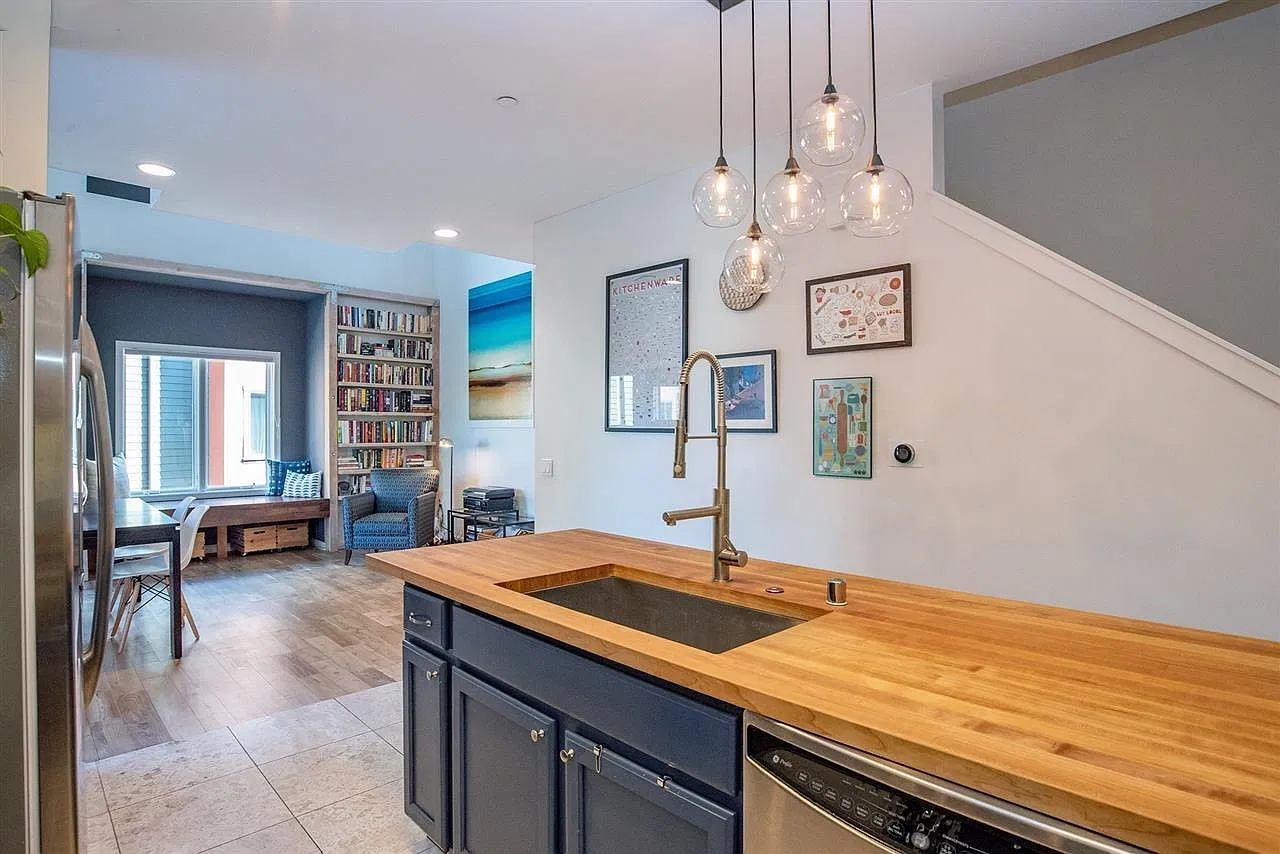2 bed, 1700 sqft, $5,000 — Photo 1