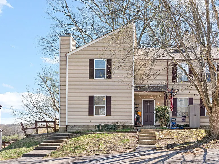 Kingsbury Dr - 923 — Photo 4