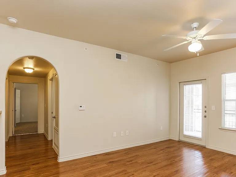 Woodlawn Ranch Apartments — Photo 7